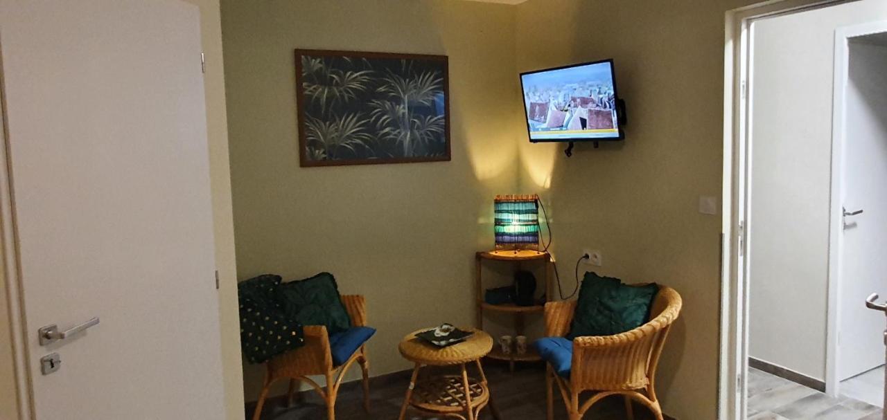 Hotel Restaurant Du Commerce Poulainville Екстериор снимка