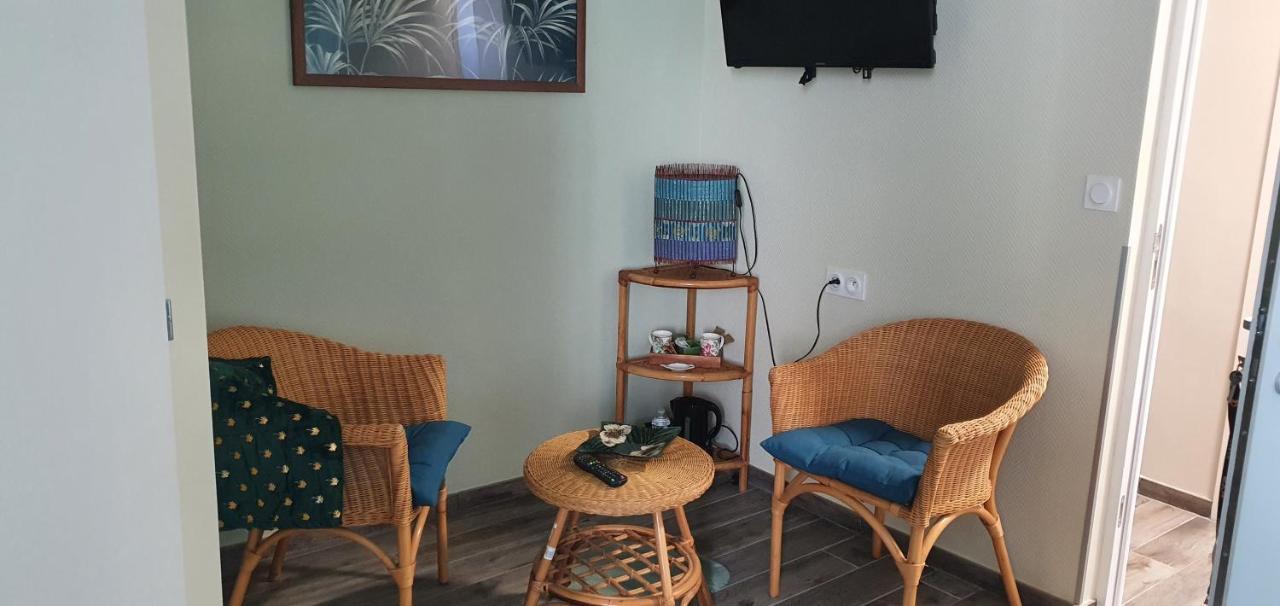 Hotel Restaurant Du Commerce Poulainville Екстериор снимка