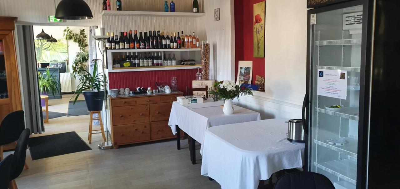 Hotel Restaurant Du Commerce Poulainville Екстериор снимка